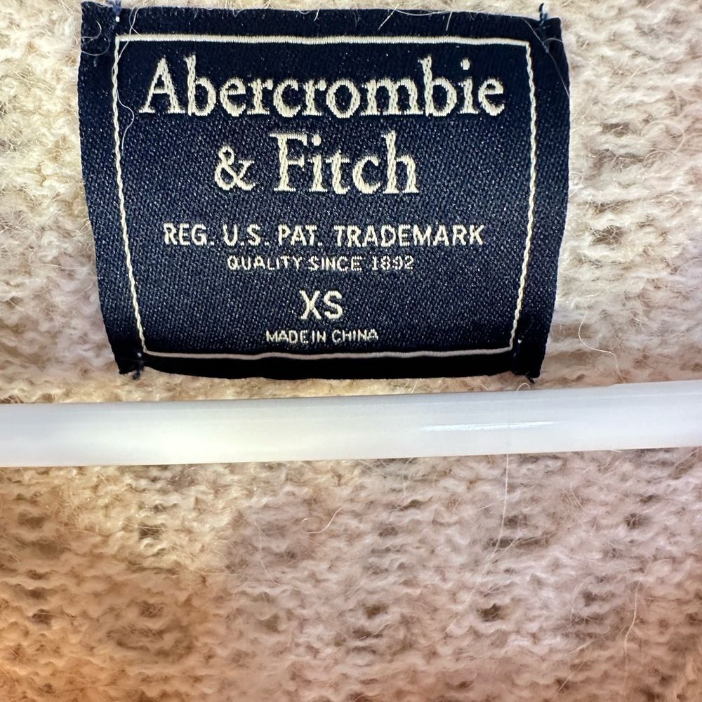 Abercrombie and Fitch Pearl Sweater - Picture 10 of 13